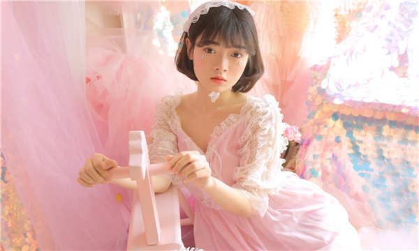 坊子供卵试管代怀生子多少钱？这一直是很多不孕不育家庭关注的话题。在中国，不孕不育的发生率越来越高，根据《中国不孕不育现状调研报告》显示，育龄夫妇的不孕不育率从20年前的3%增长至现在的12.5%-18.2%，患者人数高达6000万以上。在这样的背景下，许多家庭通过供卵试管来实现自己的生育梦想。那么，供卵试管代怀生子的费用到底是多少呢？